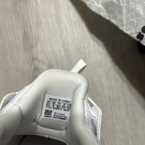 🎉Like New! Worn once Adidas Womens Shoes - Picture 8 of 11